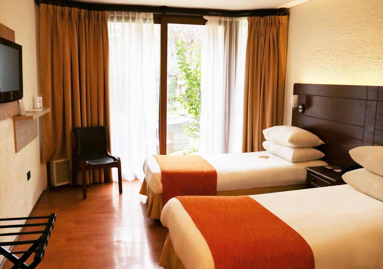 Hotel Y Centro De Eventos Manquehue Las Condes サンティアゴ エクステリア 写真