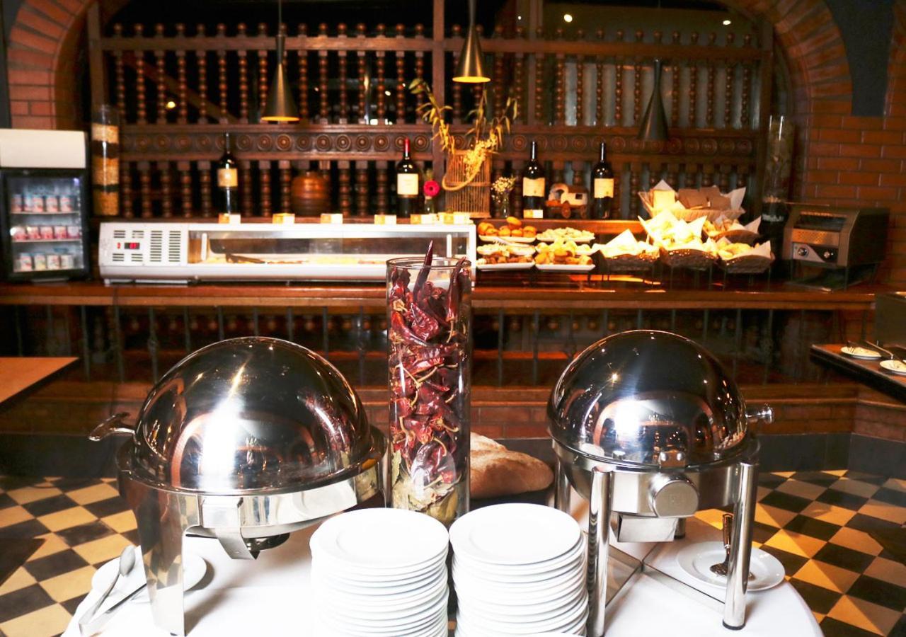 Hotel Y Centro De Eventos Manquehue Las Condes サンティアゴ エクステリア 写真
